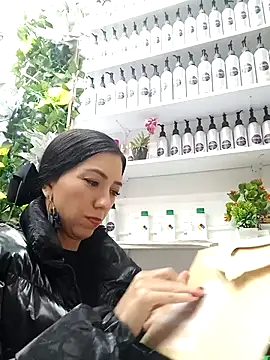 Snapshot of LunaZambrano chatting on March 6, 11:31 pm LunaZambrano online show from March 6, 11:31 pm