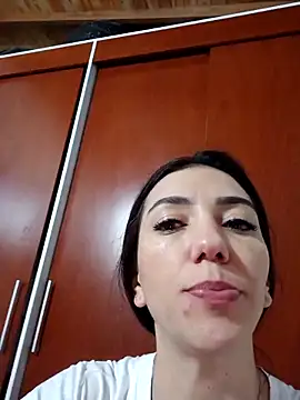 Snapshot of LunaZambrano chatting on October 10, 3:27 am LunaZambrano online show from October 10, 3:27 am