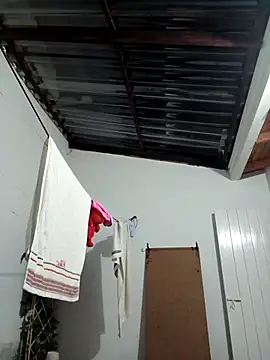 Snapshot of LunaZambrano chatting on October 14, 12:44 am LunaZambrano online show from October 14, 12:44 am