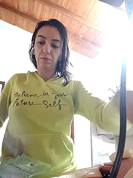 Snapshot of LunaZambrano chatting on December 3, 12:25 pm LunaZambrano online show from December 3, 12:25 pm