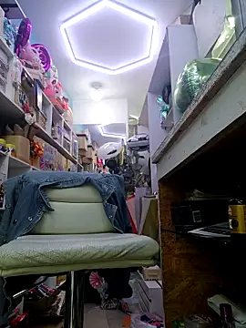 LunaZambrano online show from April 18, 6:34 pm