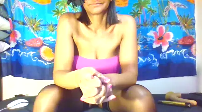 Snapshot of laetitiafun chatting on March 3, 6:44 pm laetitiafun online show from March 3, 6:44 pm