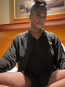 CandyLuxxxx online show from January 13, 7:43 am