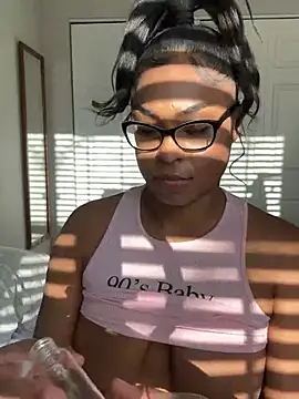 CandyLuxxxx online show from January 17, 9:17 pm