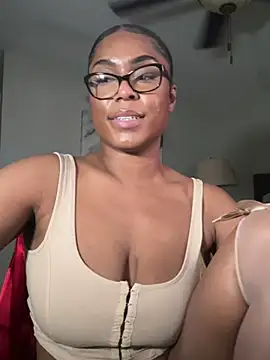 CandyLuxxxx online show from March 1, 9:37 pm