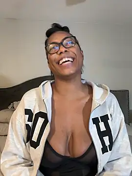 CandyLuxxxx online show from March 9, 3:01 am