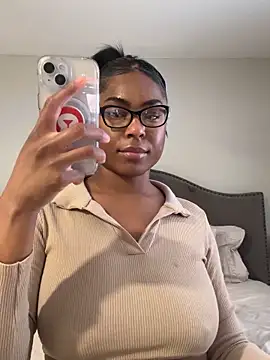 CandyLuxxxx online show from March 16, 8:32 pm