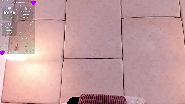 aisha vs online show from February 25, 12:03 pm