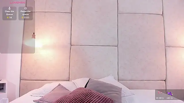 aisha vs online show from December 5, 12:47 pm