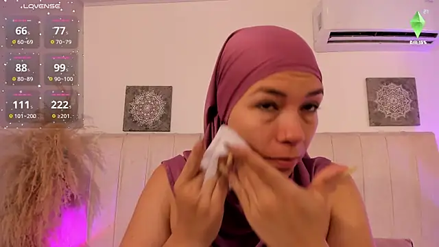 aisha vs online show from July 30, 12:37 pm