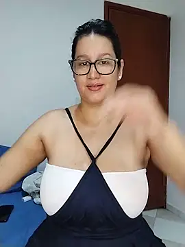 Snapshot of keilymadam chatting on May 22, 12:44 pm keilymadam online show from May 22, 12:44 pm