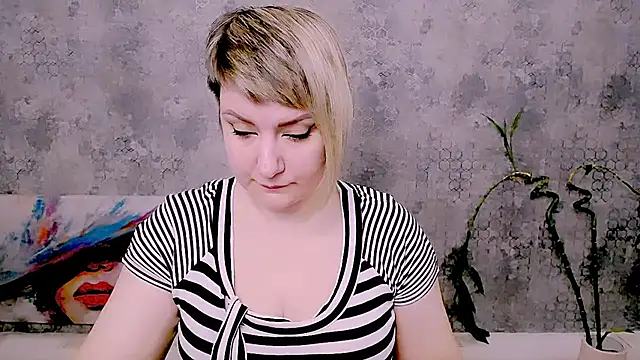 Djullia online show from April 23, 5:52 am