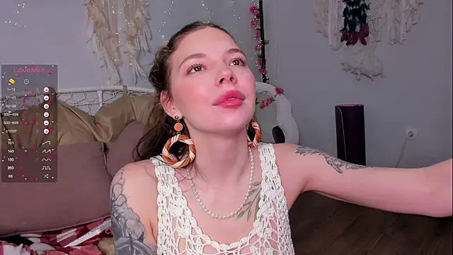 Snapshot of Kiralotus chatting on February 20, 5:26 am Kiralotus online show from February 20, 5:26 am