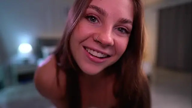 Cute Foxyxh online show from January 9, 2:40 pm