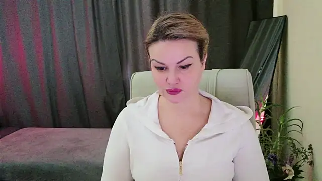 Snapshot of MishaMILF chatting on February 25, 11:30 am MishaMILF online show from February 25, 11:30 am