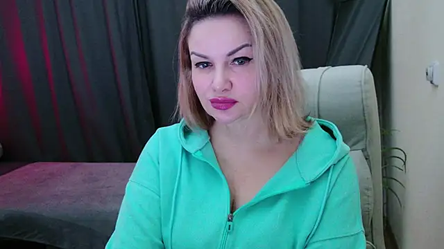 Snapshot of MishaMILF chatting on March 1, 7:37 pm MishaMILF online show from March 1, 7:37 pm