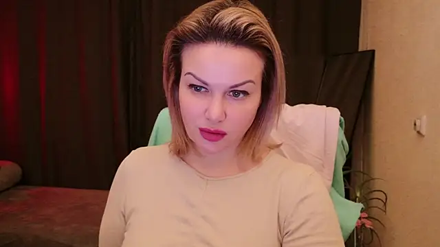 Snapshot of MishaMILF chatting on March 14, 5:46 pm MishaMILF online show from March 14, 5:46 pm