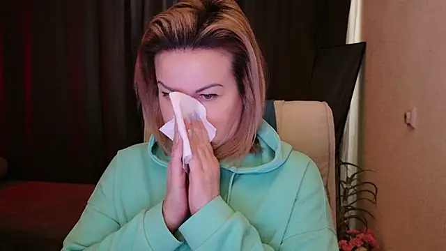 Snapshot of MishaMILF chatting on March 15, 8:15 am MishaMILF online show from March 15, 8:15 am