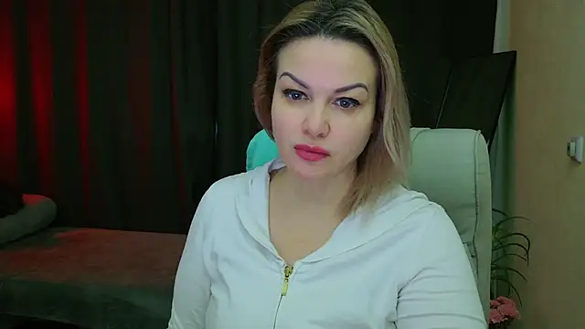 Snapshot of MishaMILF chatting on March 17, 5:01 am MishaMILF online show from March 17, 5:01 am