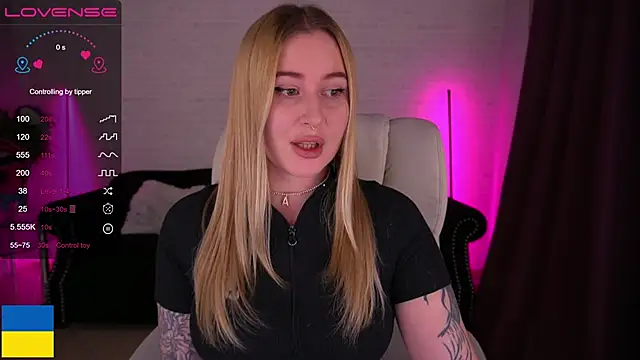 Snapshot of ArolinaNight chatting on December 1, 9:26 pm ArolinaNight online show from December 1, 9:26 pm