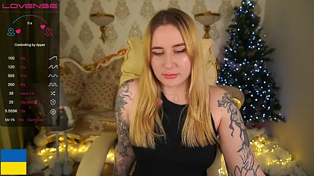 Snapshot of ArolinaNight chatting on January 1, 7:20 am ArolinaNight online show from January 1, 7:20 am