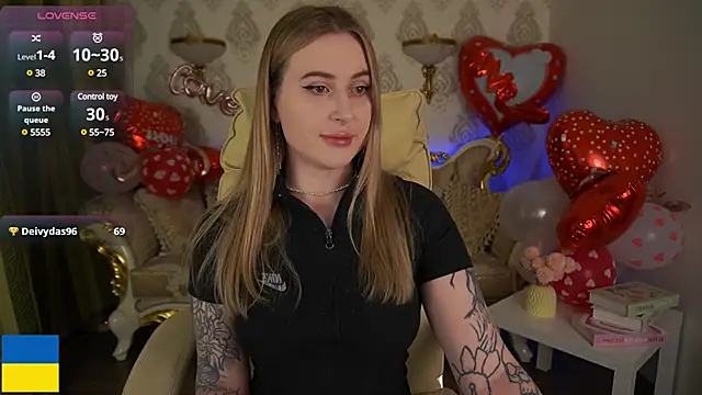 Snapshot of ArolinaNight chatting on February 15, 9:26 pm ArolinaNight online show from February 15, 9:26 pm