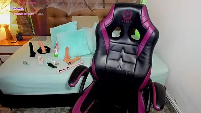 mila katts online show from October 25, 6:54 am