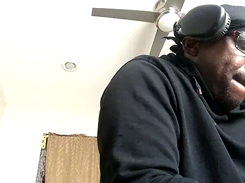 Snapshot of Londonfrotadejr chatting on December 8, 3:13 pm Londonfrotadejr online show from December 8, 3:13 pm