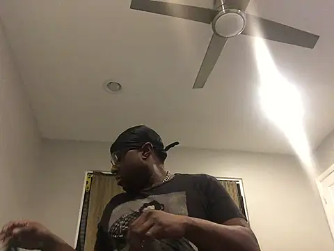 Snapshot of Londonfrotadejr chatting on December 14, 9:29 am Londonfrotadejr online show from December 14, 9:29 am