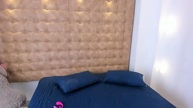 Snapshot of violet_giraldo chatting on July 16, 6:58 pm violet giraldo online show from July 16, 6:58 pm