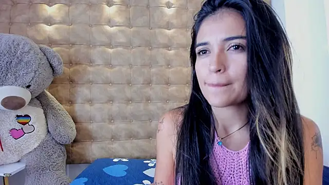 Snapshot of violet_giraldo chatting on July 23, 7:34 pm violet giraldo online show from July 23, 7:34 pm