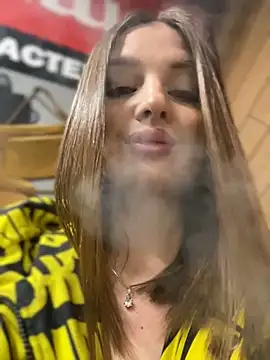 KrisMagnoly online show from April 25, 2:25 pm