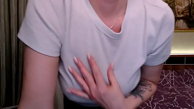 sensualEmilia online show from March 12, 4:24 pm