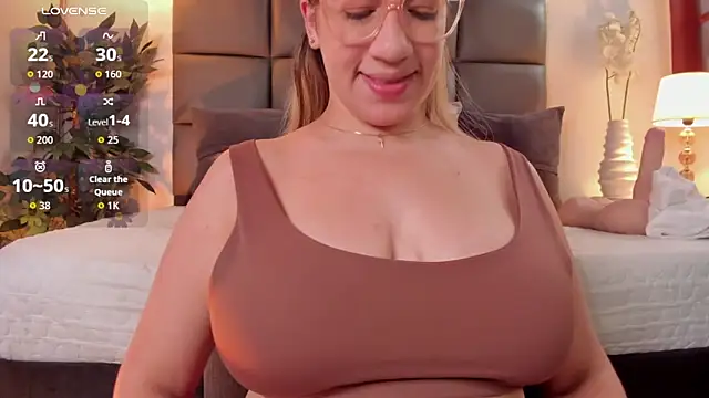 Antonellachic73 online show from April 23, 7:05 pm