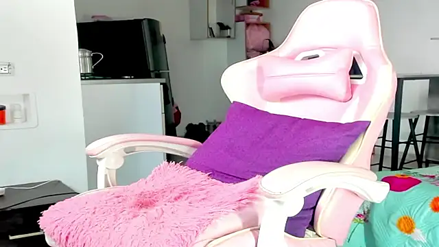 the queen aleja online show from December 3, 12:14 pm