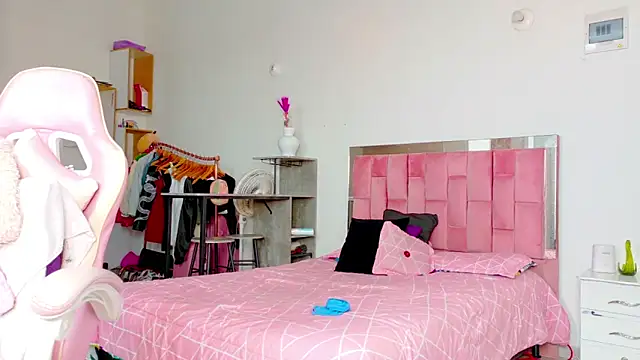 the queen aleja online show from March 28, 12:49 pm