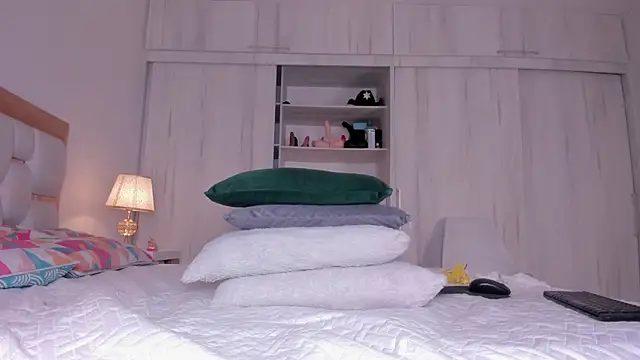 mia hank online show from January 24, 5:42 pm