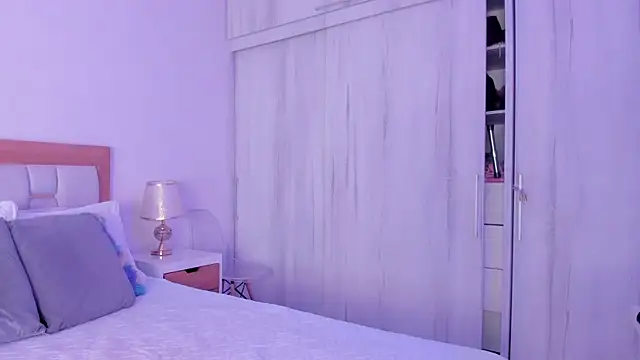 mia hank online show from October 30, 11:44 am