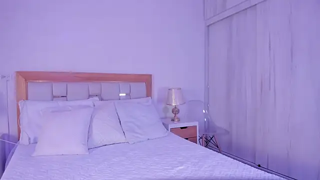 mia hank online show from February 27, 11:43 am