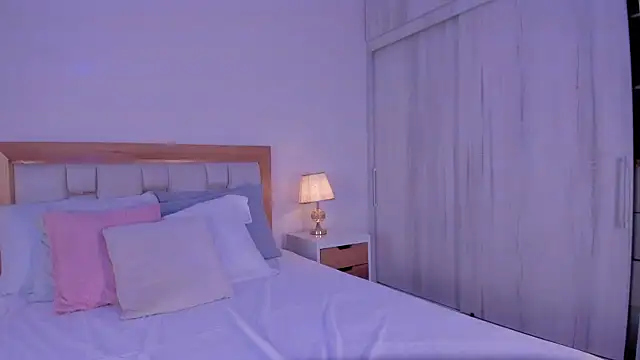 mia hank online show from March 11, 11:38 am