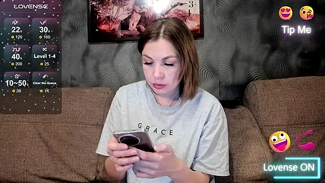 CassieMils online show from May 6, 9:25 am