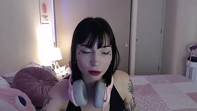 latinpetit online show from March 15, 1:52 am