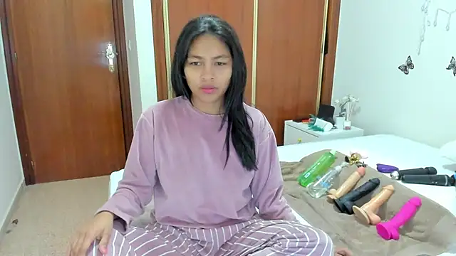 Snapshot of Honney_sugar19 chatting on December 4, 12:25 pm Honney sugar19 online show from December 4, 12:25 pm