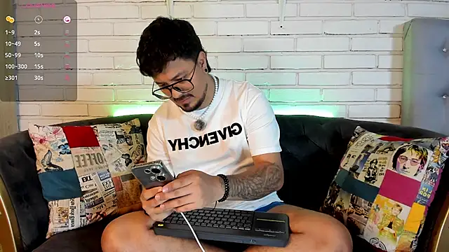 Snapshot of DaviidEvans_ chatting on November 28, 2:31 pm DaviidEvans online show from November 28, 2:31 pm