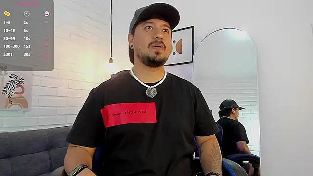 Snapshot of DaviidEvans_ chatting on December 22, 1:02 am DaviidEvans online show from December 22, 1:02 am