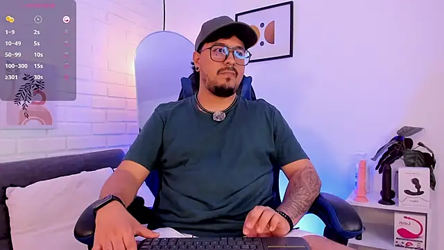 Snapshot of DaviidEvans_ chatting on January 14, 7:47 am DaviidEvans online show from January 14, 7:47 am