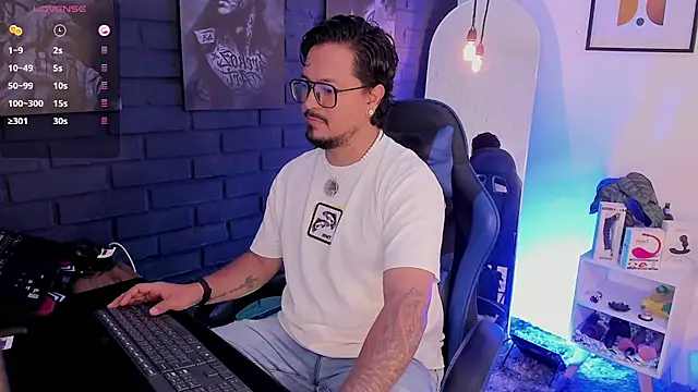 Snapshot of DaviidEvans_ chatting on March 5, 12:12 pm DaviidEvans online show from March 5, 12:12 pm