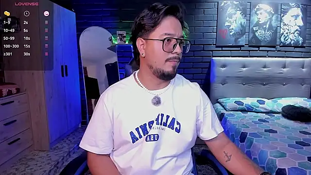 Snapshot of DaviidEvans_ chatting on March 19, 2:43 pm DaviidEvans online show from March 19, 2:43 pm