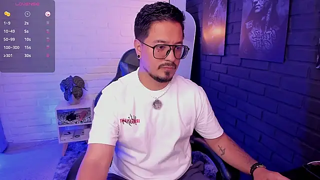 DaviidEvans  online show from May 24, 1:16 pm