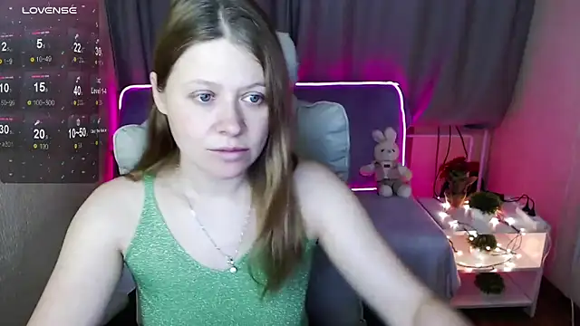 Snapshot of alekasamui chatting on December 13, 3:27 am alekasamui online show from December 13, 3:27 am